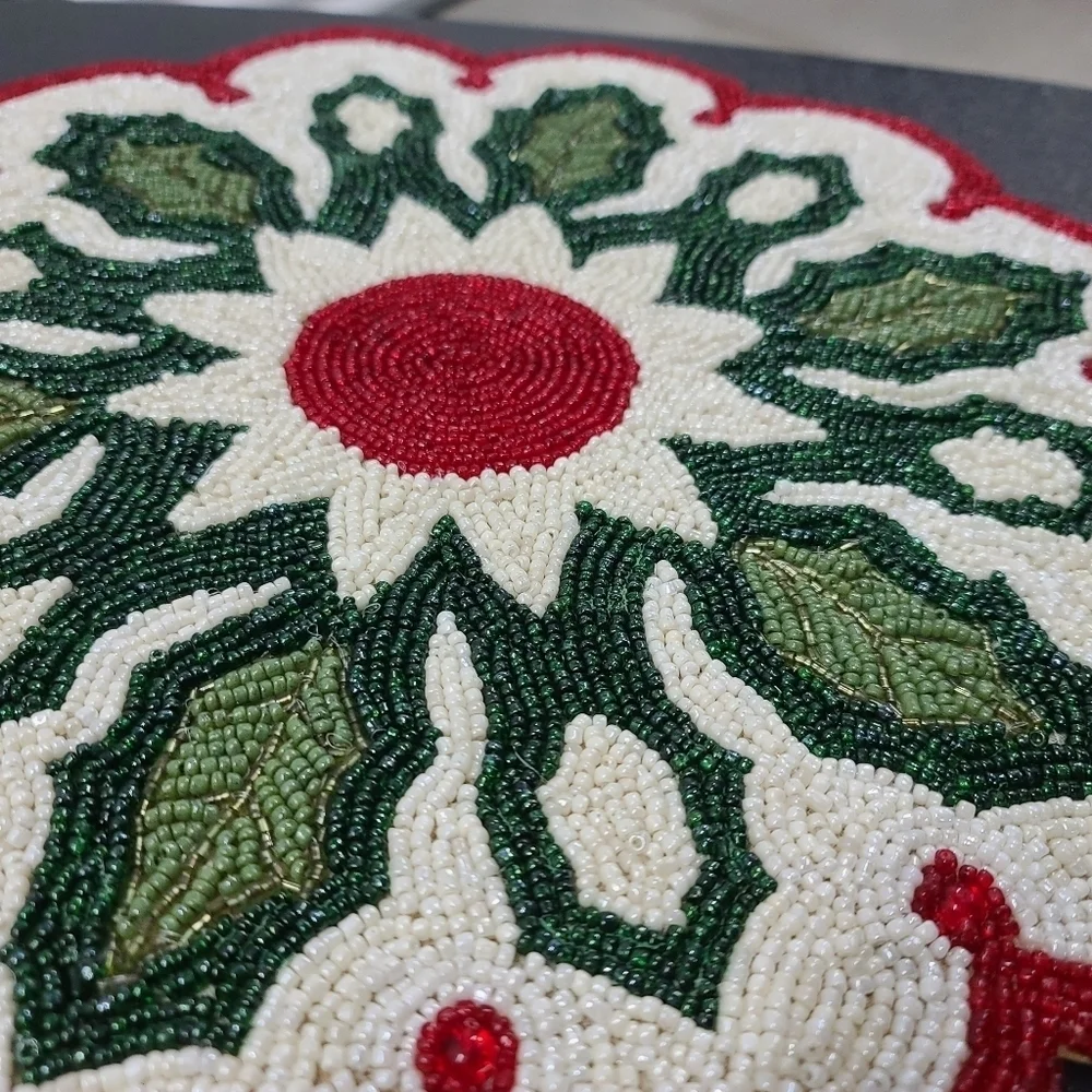 x4 Beaded Jeweled Holly Berry Mistletoe Christmas Placemat Chargers Set NEW